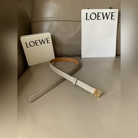 LOEWE Женский тонкий ремень из мягкой телячьей кожи с палиазой и