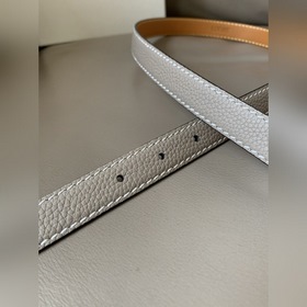 LOEWE Женский тонкий ремень из мягкой телячьей кожи с палиазой и