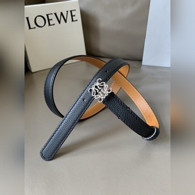 LOEWE Женский тонкий ремень из мягкой телячьей кожи с палиазой и