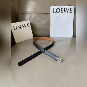 LOEWE Женский тонкий ремень из мягкой телячьей кожи с палиазой и