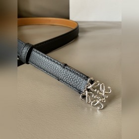 LOEWE Женский тонкий ремень из мягкой телячьей кожи с палиазой и