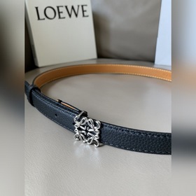 LOEWE Женский тонкий ремень из мягкой телячьей кожи с палиазой и 
