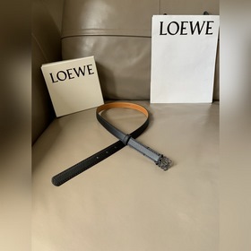 LOEWE Женский тонкий ремень из мягкой телячьей кожи с палиазой и