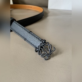 LOEWE Женский тонкий ремень из мягкой телячьей кожи с палиазой и