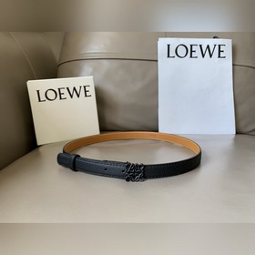 LOEWE Женский тонкий ремень из мягкой телячьей кожи с палиазой и 
