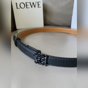 LOEWE Женский тонкий ремень из мягкой телячьей кожи с палиазой и 