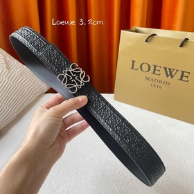 LOEWE Ремни LOEWE Новая модель с тиснением. Изготовлен из мягкой 
