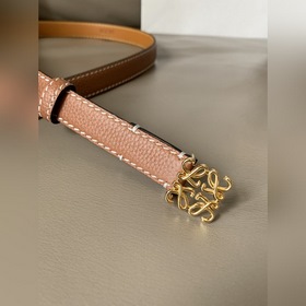 LOEWE Женский тонкий ремень из мягкой кожи теленка с палевой отде