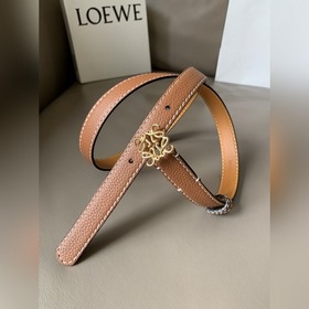 LOEWE Женский тонкий ремень из мягкой кожи теленка с палевой отде