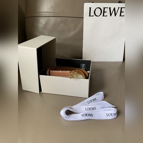 LOEWE Женский тонкий ремень из мягкой кожи теленка с палевой отде