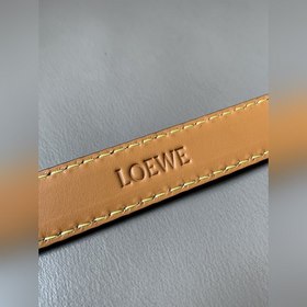 LOEWE Женский тонкий ремень из мягкой кожи теленка с палевой отде
