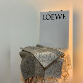 LOEWE Нежный шарф цвета молочного чая, 90% шерсть басулан + 10% к