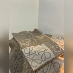 LOEWE Нежный шарф цвета молочного чая, 90% шерсть басулан + 10% к