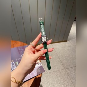 Longines Small Classic с тремя стрелками календарем Эта модель яв