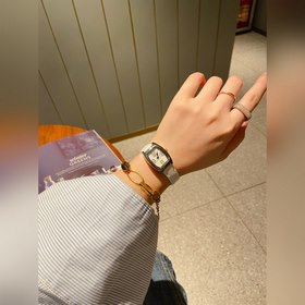 Longines Small Classic с тремя стрелками календарем Эта модель яв