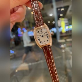 Longines Small Classic с тремя стрелками календарем Эта модель яв