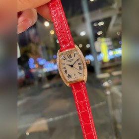Longines Small Classic с тремя стрелками календарем Эта модель яв