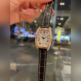 Longines Small Classic с тремя стрелками календарем Эта модель яв