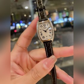Longines Small Classic с тремя стрелками календарем Эта модель яв