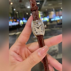 Longines Small Classic с тремя стрелками календарем Эта модель яв