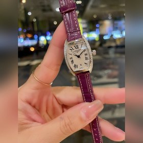 Longines Small Classic с тремя стрелками календарем Эта модель яв