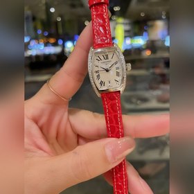 Longines Small Classic с тремя стрелками календарем Эта модель яв