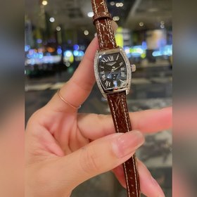 Longines Small Classic с тремя стрелками календарем Эта модель яв