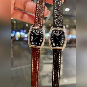 Longines Small Classic с тремя стрелками календарем Эта модель яв
