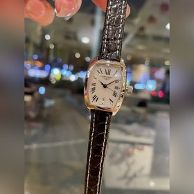 Longines Small Classic с тремя стрелками календарем Эта модель яв
