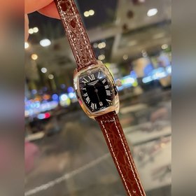 Longines Small Classic с тремя стрелками календарем Эта модель яв