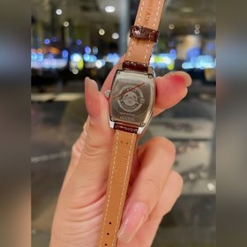 Longines Small Classic с тремя стрелками календарем Эта модель яв
