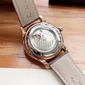 Longines – высококачественные мужские часы с четырьмя стрелками. 