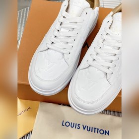 Спортивные кроссовки LV Time Out Изготовлены из гладкой кожи, дек