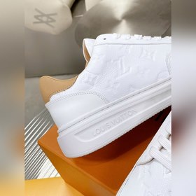 Спортивные кроссовки LV Time Out Изготовлены из гладкой кожи, дек