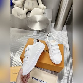 Спортивные кроссовки LV Time Out Изготовлены из гладкой кожи быка