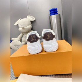 Спортивные кроссовки LV Time Out Изготовлены из гладкой кожи быка