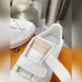 Спортивные кроссовки LV Time Out Изготовлены из гладкой кожи быка