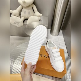 Спортивные кроссовки LV Time Out Изготовлены из гладкой кожи быка