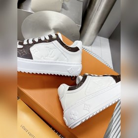 Спортивные кроссовки LV Time Out Классическая форма из гладкой ко