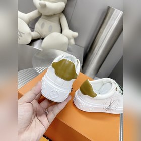 Спортивные кроссовки LV Time Out Классическая форма из гладкой ко