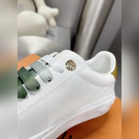 Спортивные кроссовки LV Time Out Классическая форма из гладкой ко