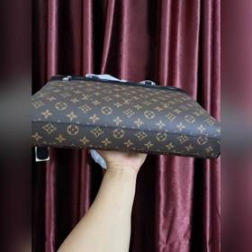 LV Сумка-портфель через плечо Модель： 869-1 Изготовлена из класс