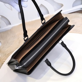 Мужской портфель LV из телячьей кожи Изготовлена из телячьей кожи