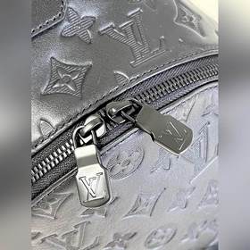 Рюкзак LV Racer, модель M46107, черный Рюкзак Racer отражает эле