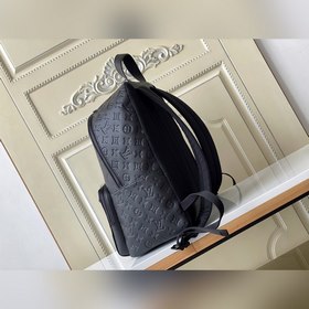 Рюкзак LV Racer, модель M46109, черный  Рюкзак Racer демонстрир