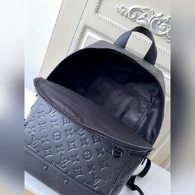 Рюкзак LV Racer, модель M46109, черный  Рюкзак Racer демонстрир