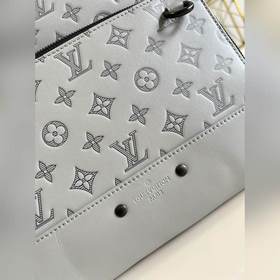 LV  Рюкзак RACER Модель M46105 Серый, полностью из кожи Серия р