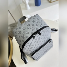 LV  Рюкзак RACER Модель M46105 Серый, полностью из кожи Серия р