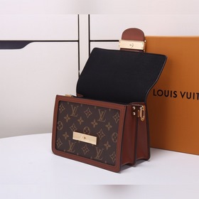 Сумка LV Mini Dauphine Модель： М44582 Миниатюрный дизайн сочетает