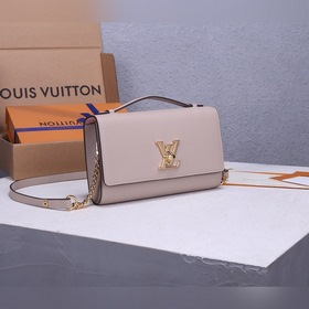 LV Lockme Сумка Модель： M56088 Эта сумка Lockme с фирменным засте